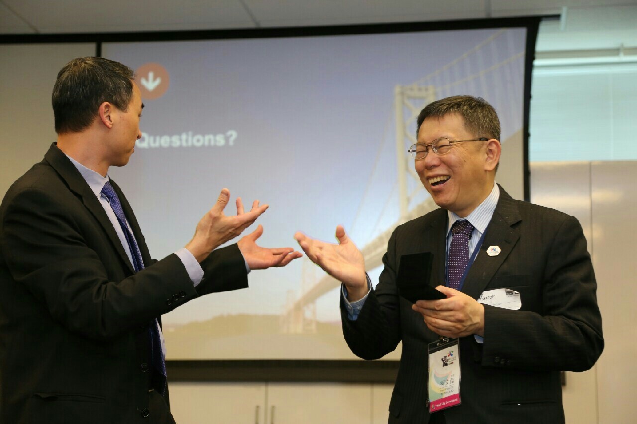 柯文哲訪美西 特斯拉初體驗