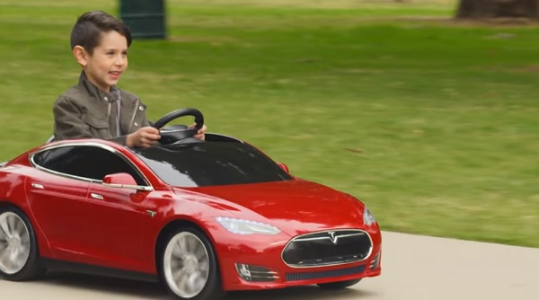 買不起電動車特斯拉？只要你坐的下，或許可以嘗試 Tesla Model S 兒童版